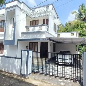 Mom's Villa Nedumbassery